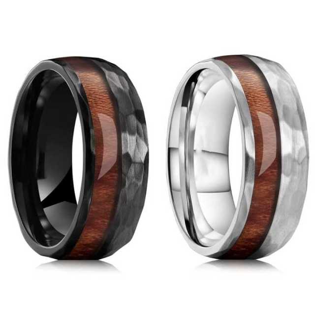 Ouyuan Wholesale Jewelry 8mm Hammered Tungsten Carbide Ring for Men Fashion Engagement Wedding Band Inlaid Wood
