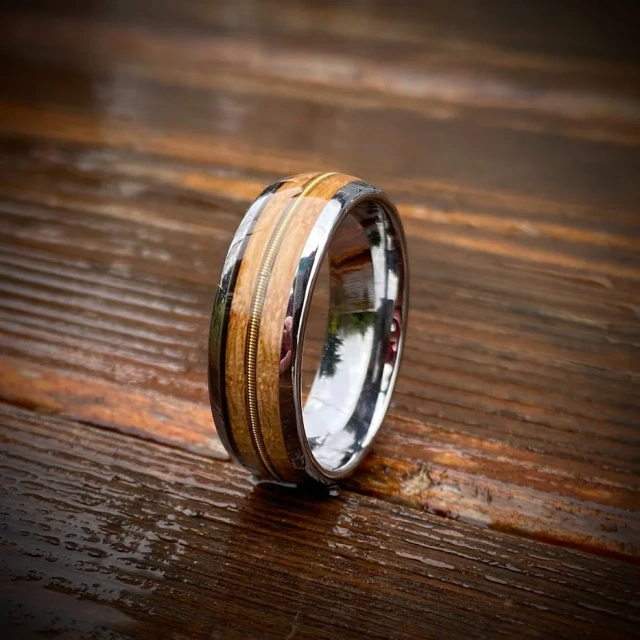 Ouyuan 8mm Classic Silver Tungsten Ring High-Polished Whiskey Barrel Wood Gold Guitar String Inlay Wedding Trendy Anniversary