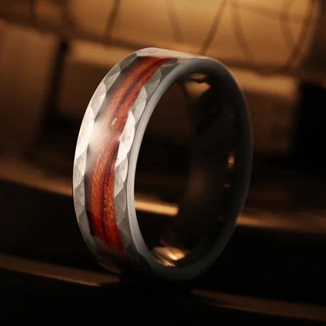 Fashion Jewelry Trend Luxury 8mm Wood Inlay Hammered Silver Tungsten Ring for Men Women Fashion Engagement Wedding Band