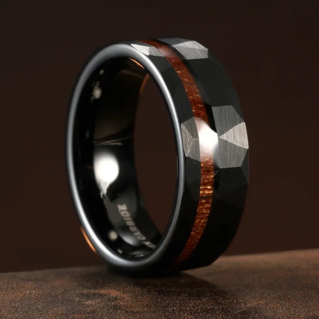 Trend Luxury Fashion Rings 8mm Wooden Inlay Hammered Black Tungsten Ring for Men Fashion Engagement Wedding Band