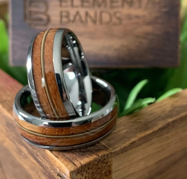 Ouyuan 8mm Classic Silver Tungsten Ring High-Polished Whiskey Barrel Wood Gold Guitar String Inlay Wedding Trendy Anniversary