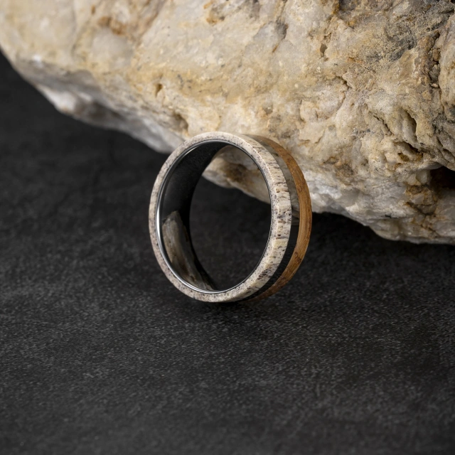 New Design Fashion Jewelry 8mm Tungsten Carbide Rings Wood Deer Antler Inlay Wedding Rings for Men Rings