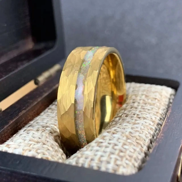 Factory Price Pure Tungsten Carbide Hammered 4MM and 8MM 24K Gold Tungsten Ring Wedding Ring Gold Rings for Couples