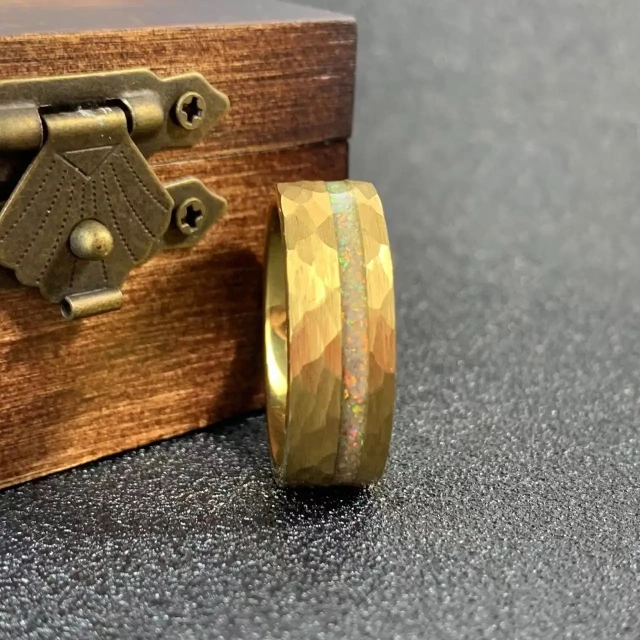 Factory Price Pure Tungsten Carbide Hammered 4MM and 8MM 24K Gold Tungsten Ring Wedding Ring Gold Rings for Couples