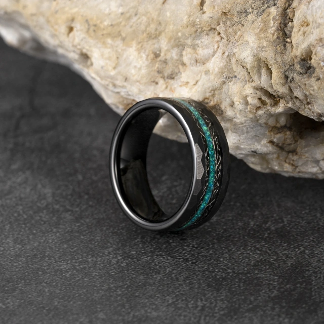 China Factory Sell Hammered Edge Black Plated Tungsten Carbide Ring Male Wedding Jewelry 8mm Tungsten Carbide Rings for Men