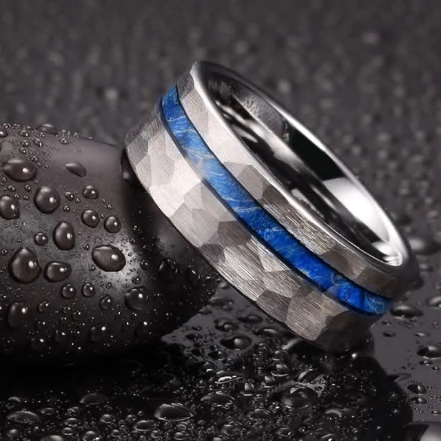 Wholesale 8mm Tungsten Jewelry Blue Nature Dyed Elder Wood Silver Hammered Rings for Men Wedding Rings Custom Fashion Rings