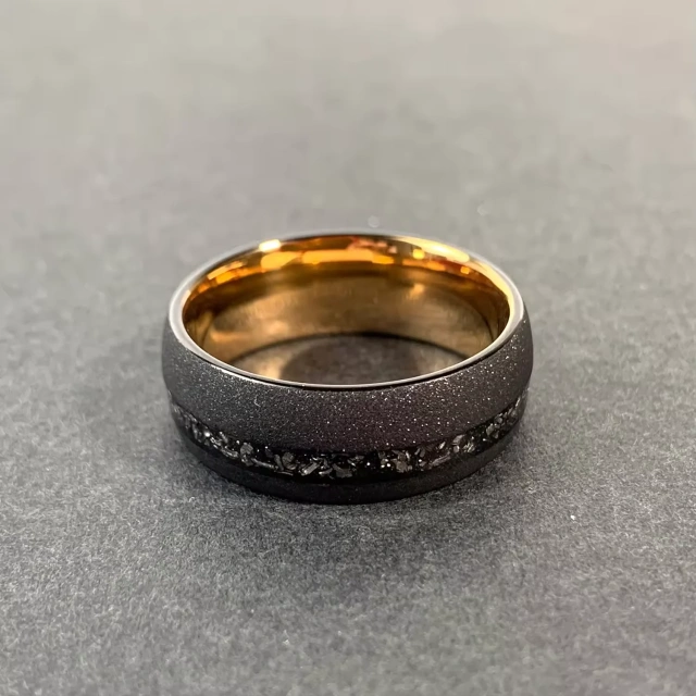 Factory Fashion Jewelry 8mm 4mm Crushed Black Meteorite Inlay Black Tungsten Ring for Men Rings Gold Sandblasted Wedding Rings