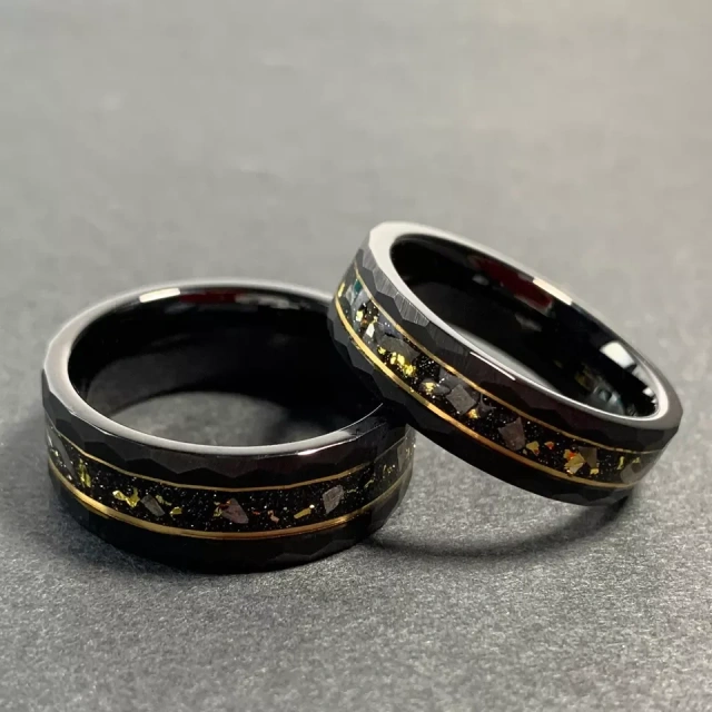 Ouyuan Fashion Rings Hammered Gold Leaf Meteorite Inlay Black Tungsten Carbide Wedding Ring comfort Fit