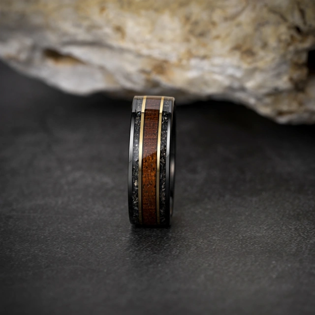 New Design Fashion Luxury Men Ring 8mm Gold Line and Rose Wood Meteorite Inlay Black Tungsten Carbide Ring Mens Wedding Ring