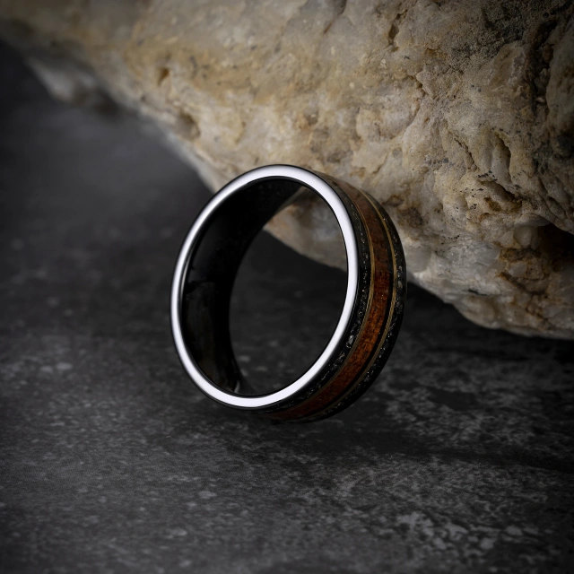New Design Fashion Luxury Men Ring 8mm Gold Line and Rose Wood Meteorite Inlay Black Tungsten Carbide Ring Mens Wedding Ring