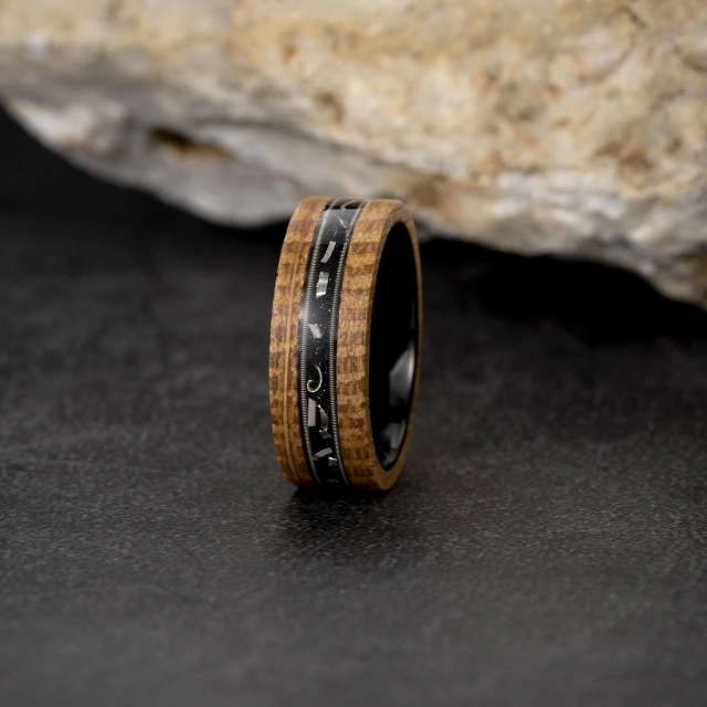 Wholesale Fashion Jewelry 8mm Tungsten Rings Meteorite Whisky Barrel Wood Silver Guitar String Inlay Wedding Rings for Men Rings