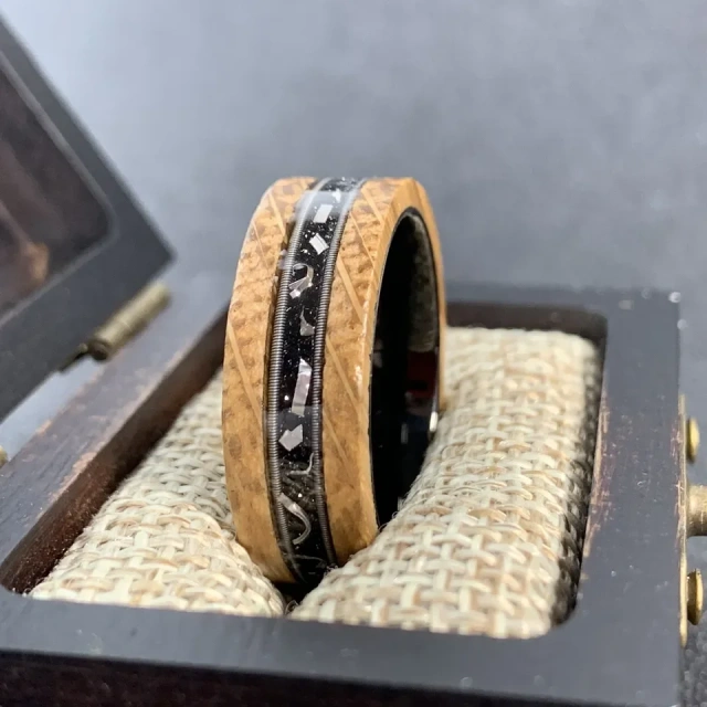 Fashion Jewelry 8mm Black Plated Meteorite Guitar String Whiskey Barrel Wood Men Rings Tungsten Carbide Rings