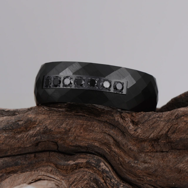 Factory Direct Sales Custom 8mm Black Hammered Tungsten Ring Best for Men Wedding Rings Zircon Black CZ Stone Inlay