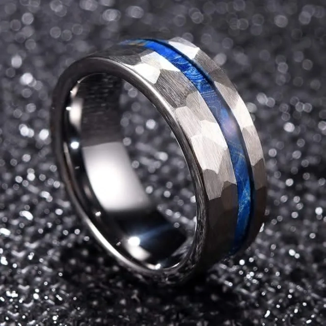 Wholesale 8mm Tungsten Jewelry Blue Nature Dyed Elder Wood Silver Hammered Rings for Men Wedding Rings Custom Fashion Rings