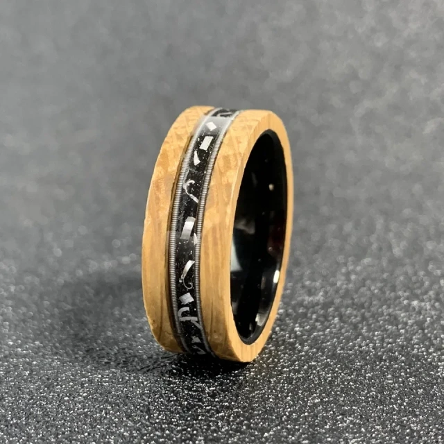 Fashion Jewelry 8mm Black Plated Meteorite Guitar String Whiskey Barrel Wood Men Rings Tungsten Carbide Rings