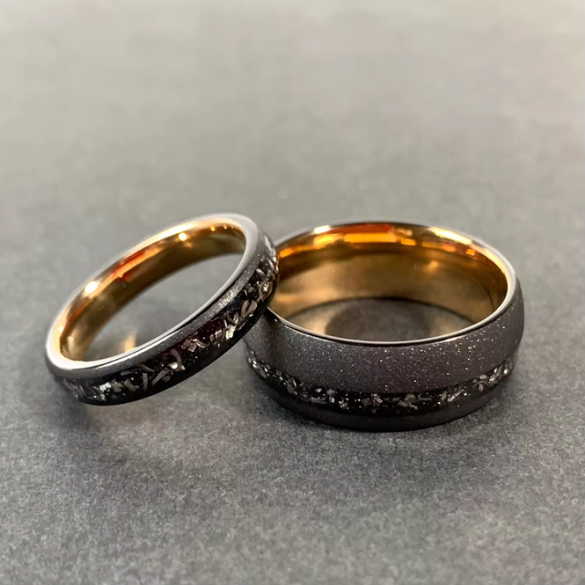 Factory Fashion Jewelry 8mm 4mm Crushed Black Meteorite Inlay Black Tungsten Ring for Men Rings Gold Sandblasted Wedding Rings