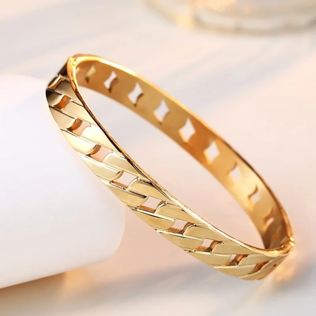 Simply Fashion Titanium Gold and Silver Option Plated Stainless Steel Bracelet Chain for Men and Women