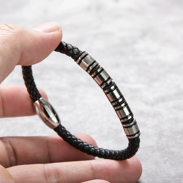 China Factory Sell Pu Leather Bracelet Men Steel Leather Bracelet with Metal