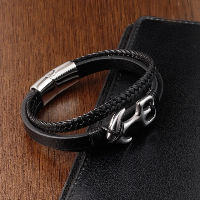 China Manufacturer Leather Bracelet With Stainless Steel for Men Rope Mens Leather Bracelets Engraved Wholesale