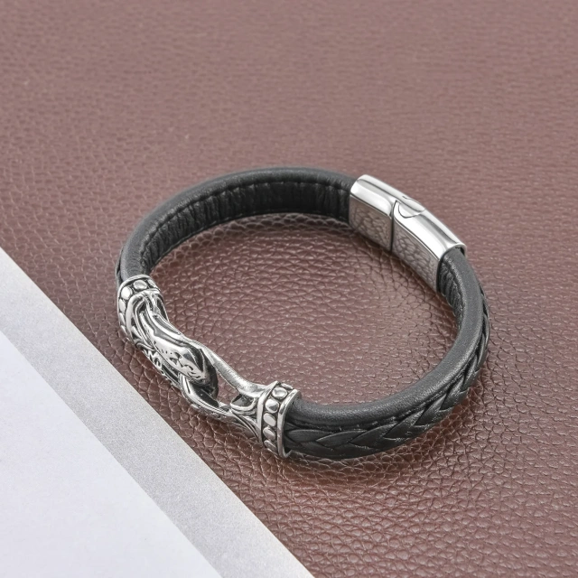 2023 Hot Products Handmade Mens Leather Bracelet Braided Mens Hand Bracelet for Men With Custom Laser Logo Clasp With Giftbox