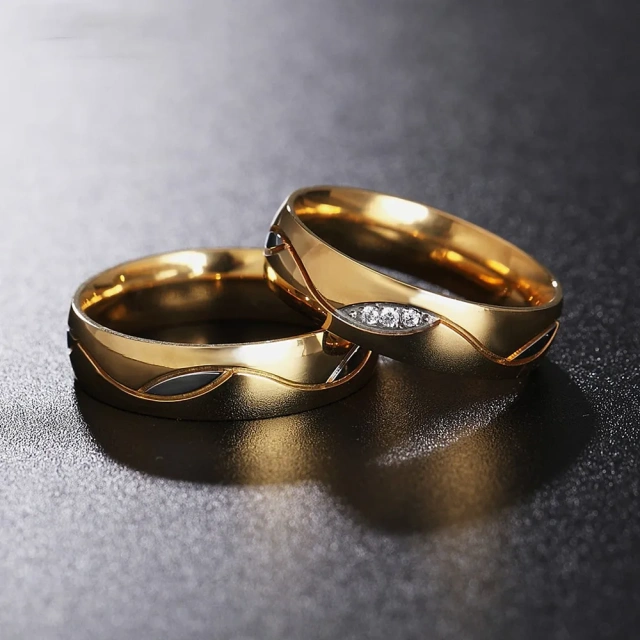 Factory Sell Stainless Steel Jewelry 18k Gold Plated Titanium Ring Wedding Ring for Men and Women