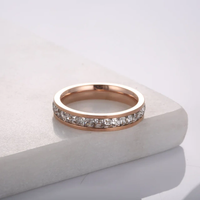 Hot Sale in Stock 18k Rose Gold Plated Titanium Steel Jewelry Women Rings White Zircon Rings