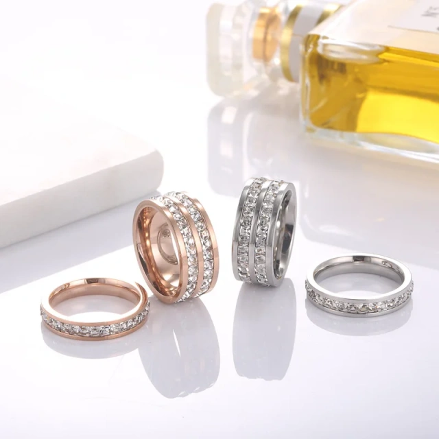 Hot Sale in Stock 18k Rose Gold Plated Titanium Steel Jewelry Women Rings White Zircon Rings