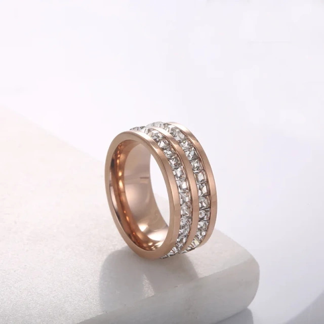 Hot Sale in Stock 18k Rose Gold Plated Titanium Steel Jewelry Women Rings White Zircon Rings