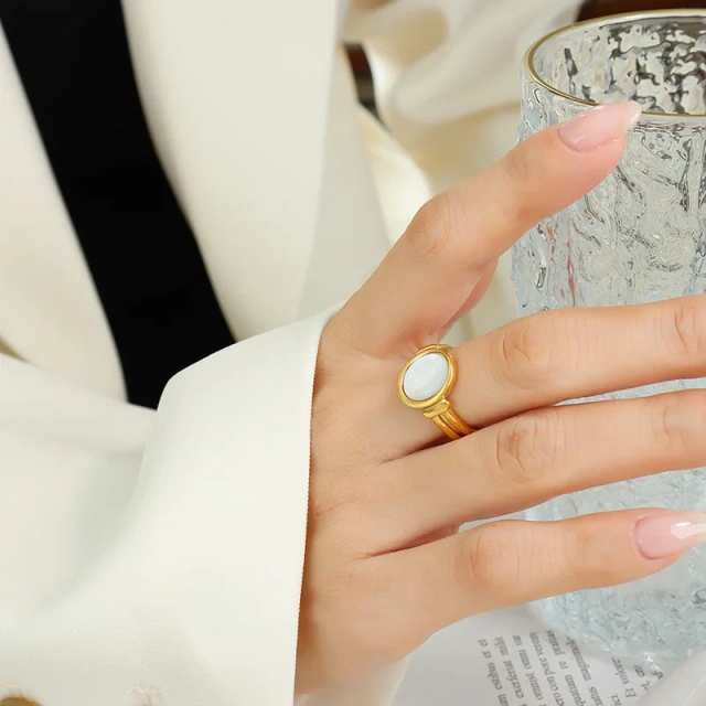 Wholesale Fashion Jewelry Style Vintage White Scallop Charming Rings Stainless Steel Gold Rings Customized for Women