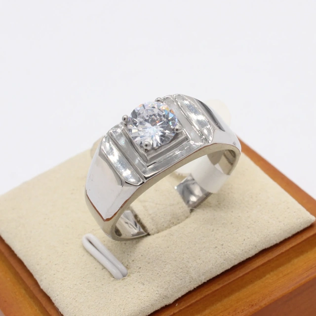 High Quality Jewelry Titanium Stainless Steel Diamond Ring Silver Plated Zircon Stainless Steel Wedding Rings for Men and Women