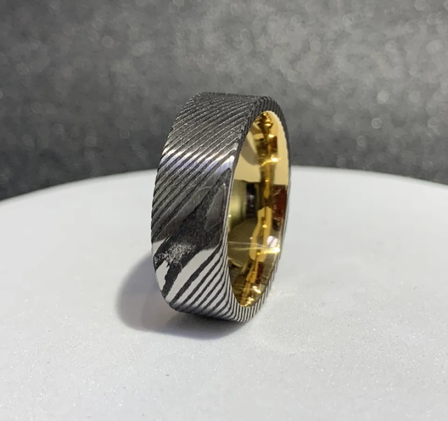 Ouyuan Wholesale Jewelry 8mm Gold Wedding Bands Damascus Steel Rings for Men Women Two Tone Domed Band Matte Finish Comfort Fit