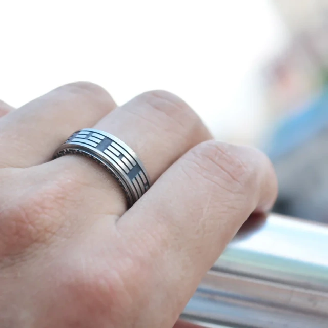 Chinese Fengshui 8mm Stainless Steel Spinner Ring Fidget Stress Relieving Anxiety Rhombus Irregularity Rotatable Rings for Men