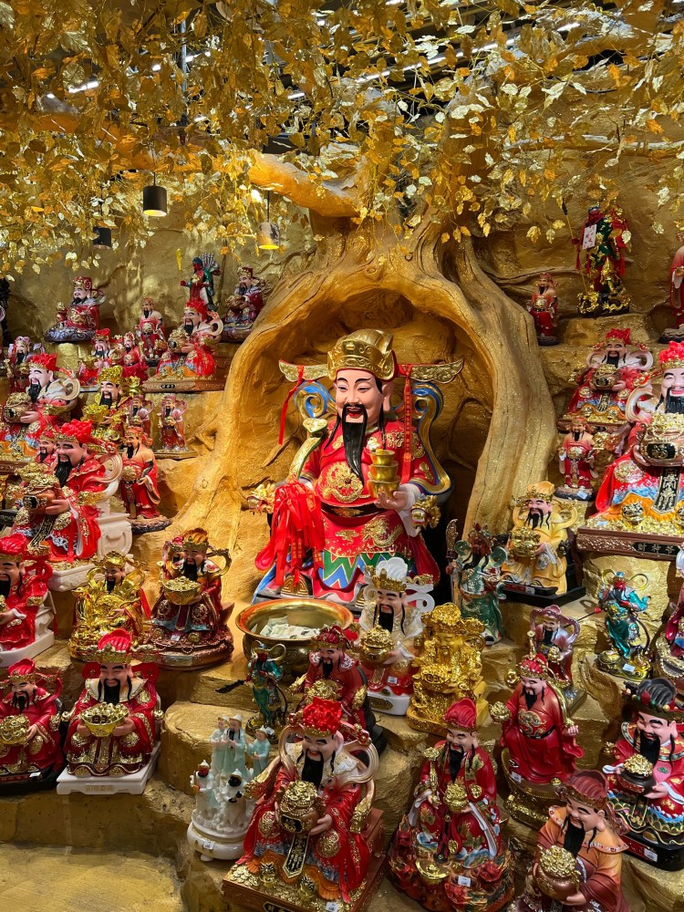 Welcoming the God of Wealth