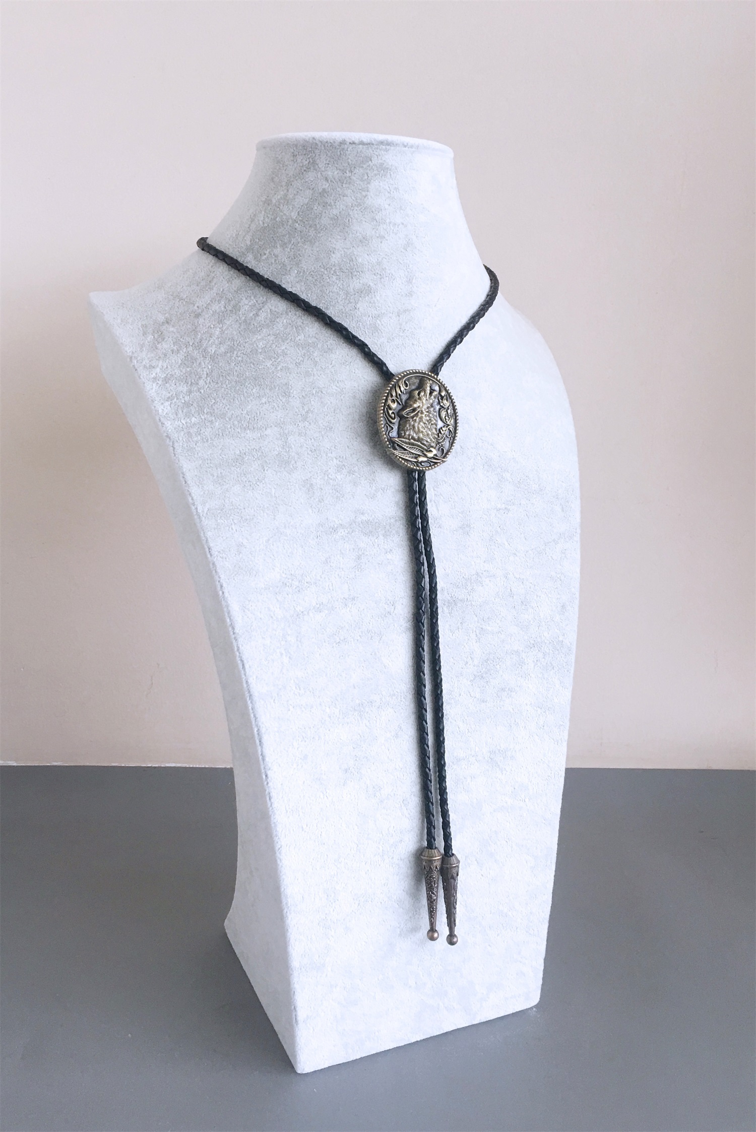 Vintage Bronze Plated Western Wolf Bolo Tie Wedding Leather Necklace BOLOTIE-WT013AB