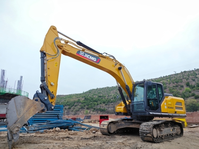 Hydraulic crawler excavator XCMG XE 215G Côte d'Ivoire mining equipment Ghana hot sales with competitive price from factory directly