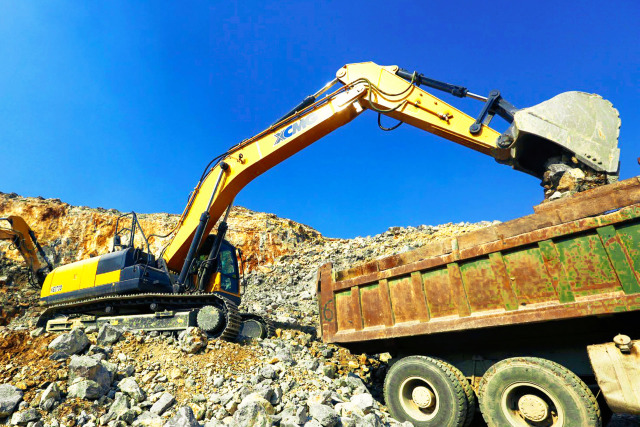 37 Ton XCMG 370D Excavator - Heavy-Duty Crawler Type Equipment for Construction, Mining & Demolition | High-Efficiency Excavation Machine with Strong Digging Capacity for Large-Scale Engineering Projects