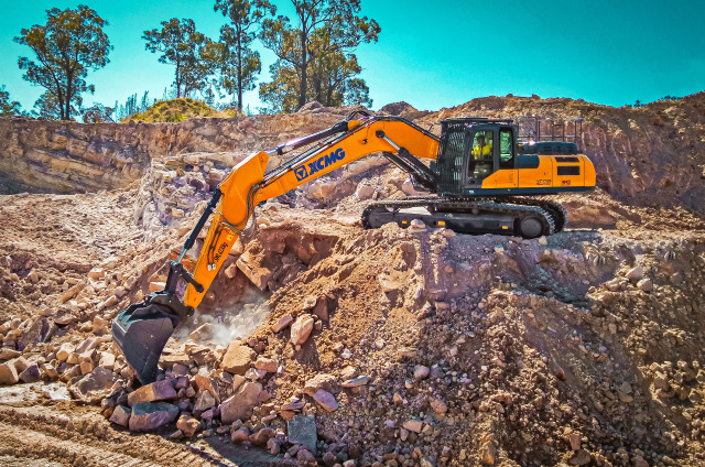 37 Ton XCMG 370D Excavator - Heavy-Duty Crawler Type Equipment for Construction, Mining & Demolition | High-Efficiency Excavation Machine with Strong Digging Capacity for Large-Scale Engineering Projects