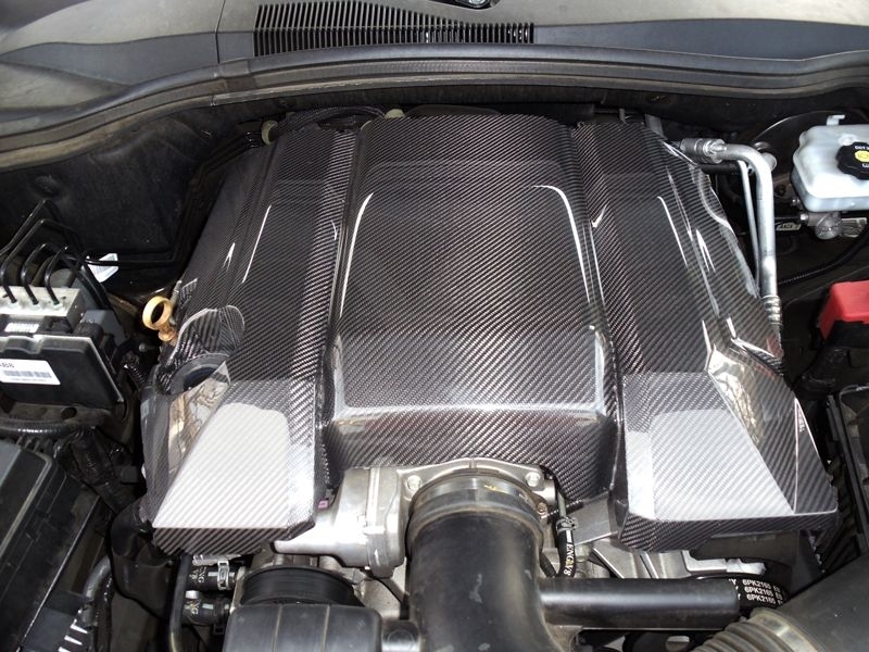 2010-2015 Chevrolet Camaro SS V8 LS3 6.2L Engine Cover Carbon Fiber