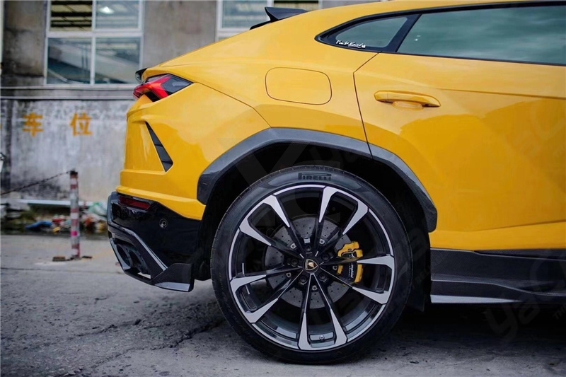 Carbon Fiber 2018-2022 Lamborghini URUS TPC Style Front Fender Extension