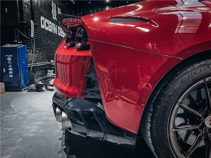 Dry Carbon Fiber MSY Softkit Style Rear Diffuser w/ Brake Light Fit For 2017-2020 Ferrari 812 Superfast Body Kit Plain Carbon Weave