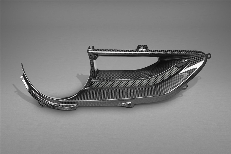 Dry Carbon Fiber DCF 2015-2019 Ferrari F488 GTB & Spider CPS Style Rear Lamp Duct Replacement