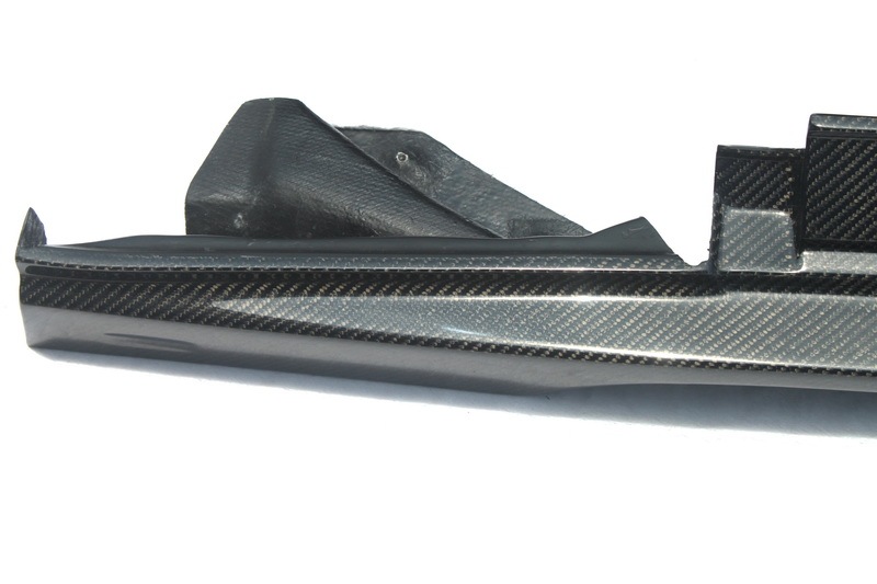  Nissan R35 GTR Side Skirt and Side Skirt Underboard 