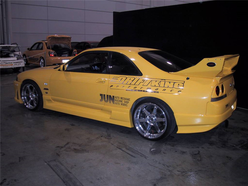 Nissan Skyline R33 JUN Style Fiberglass Side Skirts