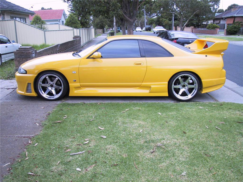 Nissan Skyline R33 JUN Style Fiberglass Side Skirts