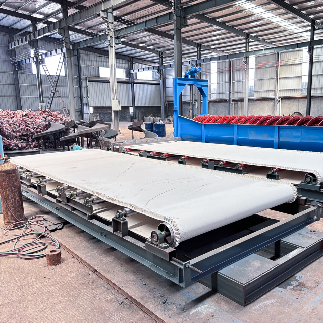 Tailings recovery blanket machine