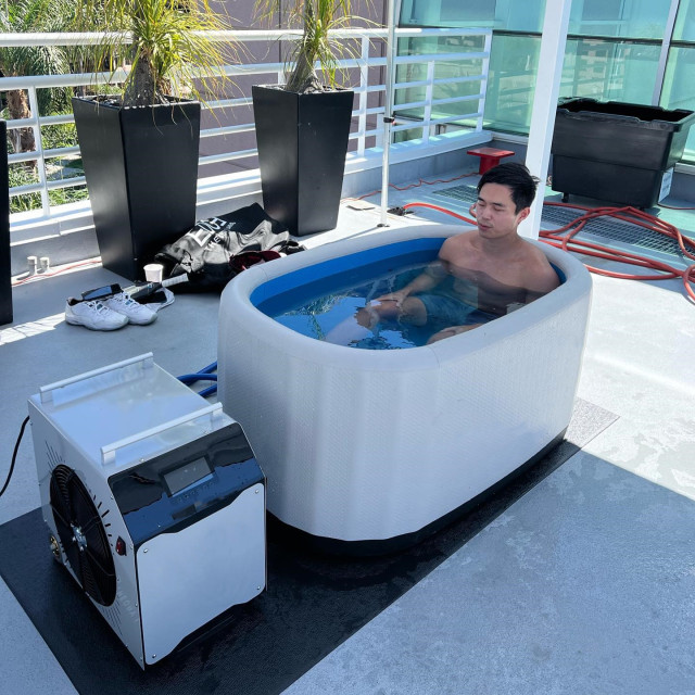 DWF Portable Inflatable Ice Bath Tub for Muscle Recovery Cold Therapy for Athletes and Home Use,Aftersea