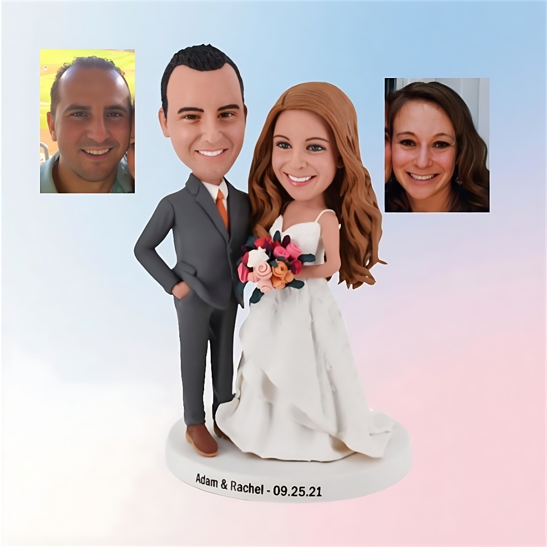 Customized bride and groom hand in hand bobblehead doll