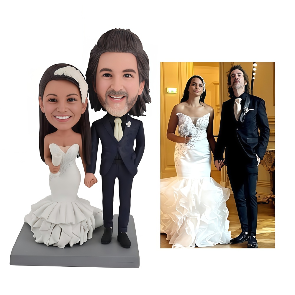 Customized bride and groom hand in hand bobblehead doll