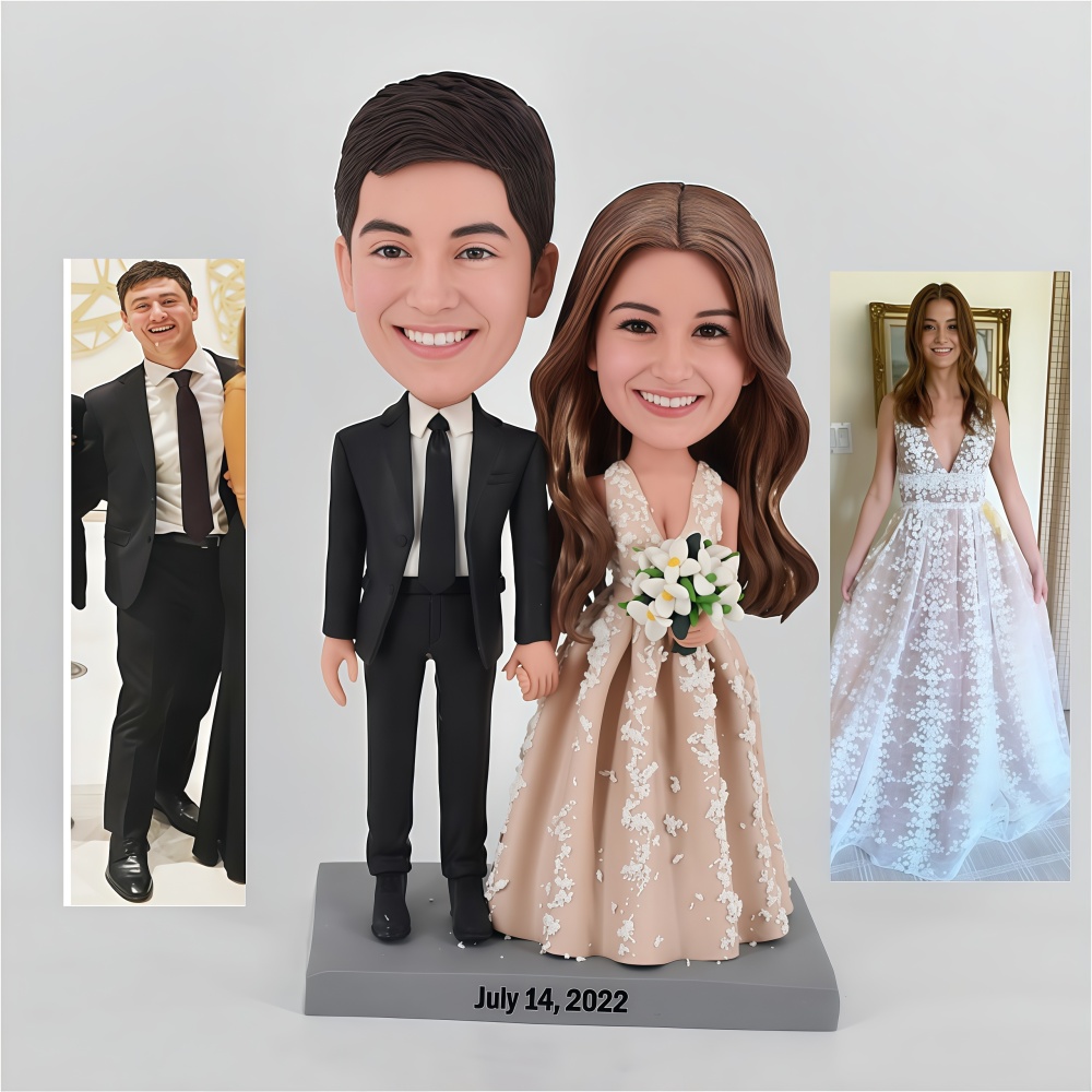 Custom The bridegroom and the bride held hands.Wedding Bobbleheads, Couple Custom Figure Bobblehead  Bride And Groom Cake Topper Wedding anniversary
