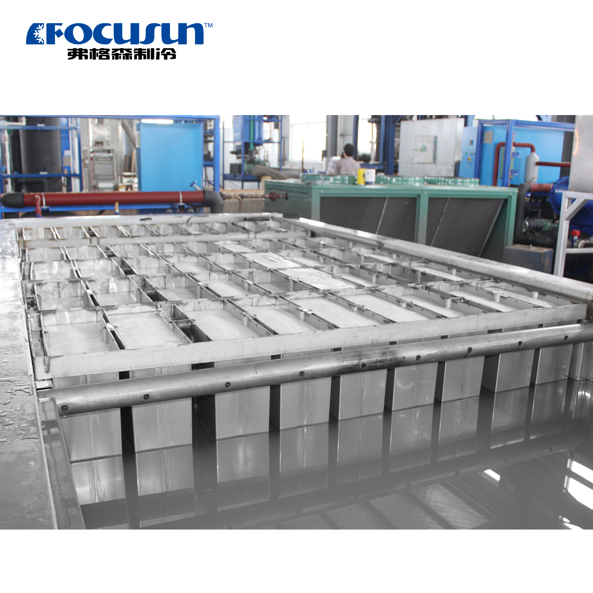 Brine water tank used in block ice machine for indirect refrigeration and heat transfer